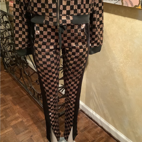 2pc black and gold sequin jogging set. - Picture 8 of 11